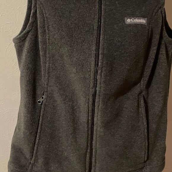 LIKE NEW Columbia medium charcoal gray sleeveless zippered 2-pocket fleece vest - Picture 3 of 10